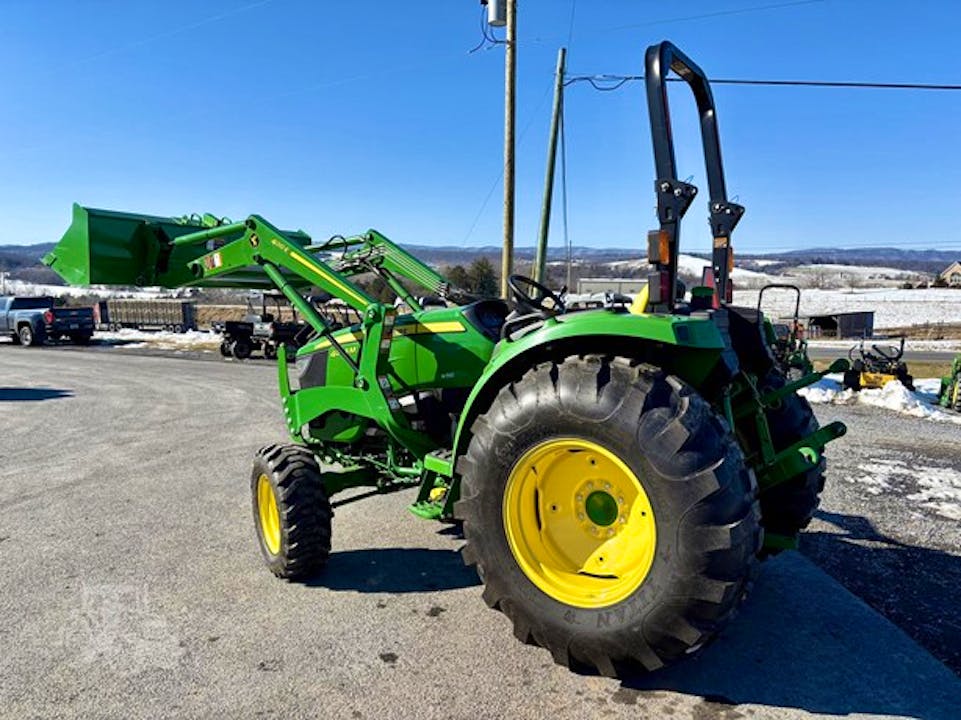 John Deere 4044M