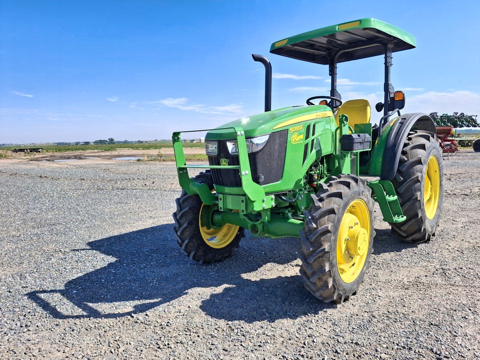 John Deere 5055E