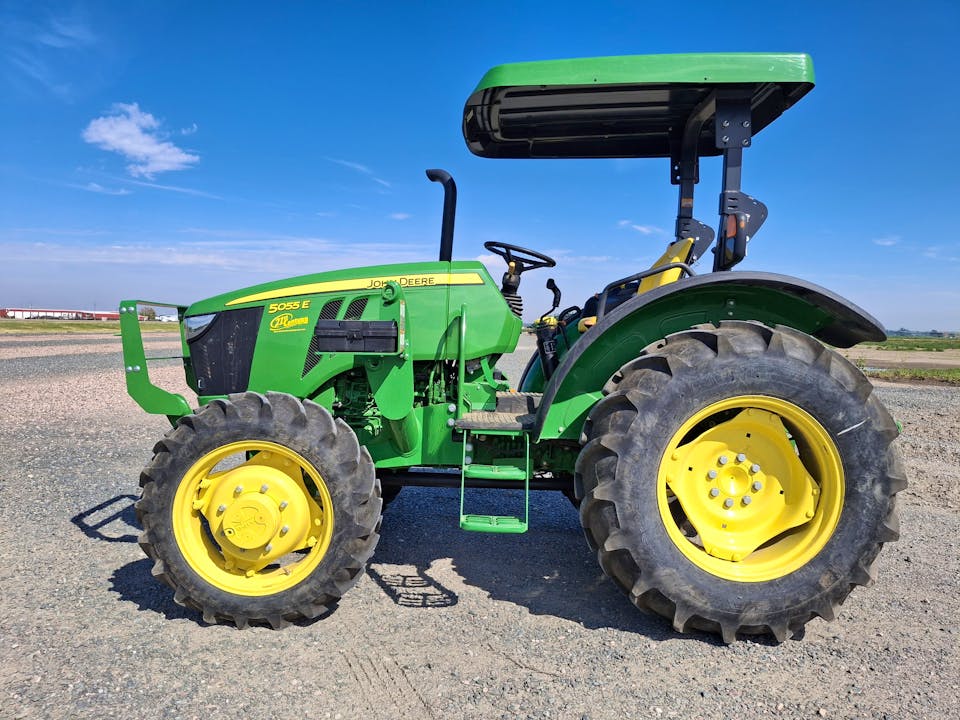John Deere 5055E