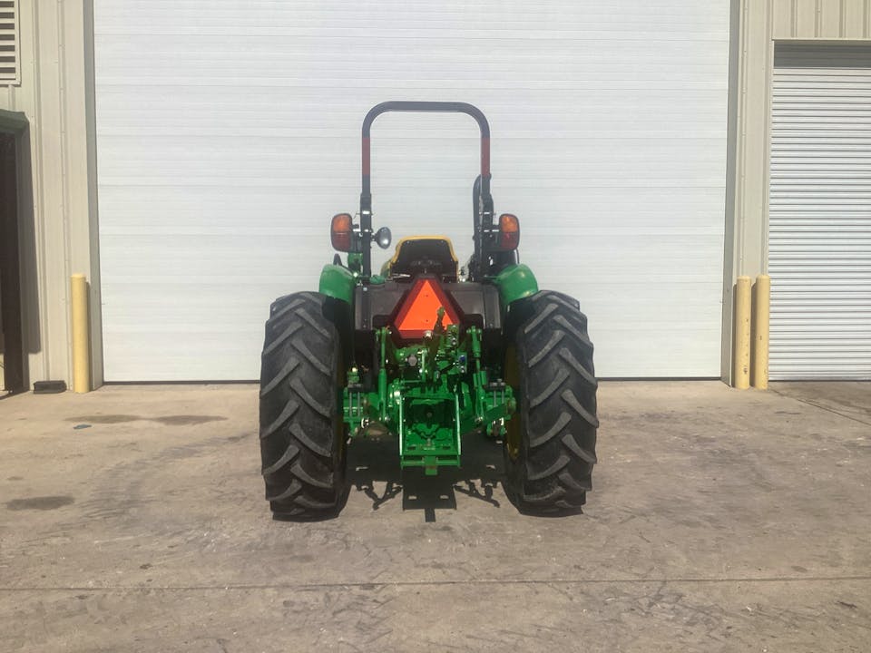 John Deere 5065E