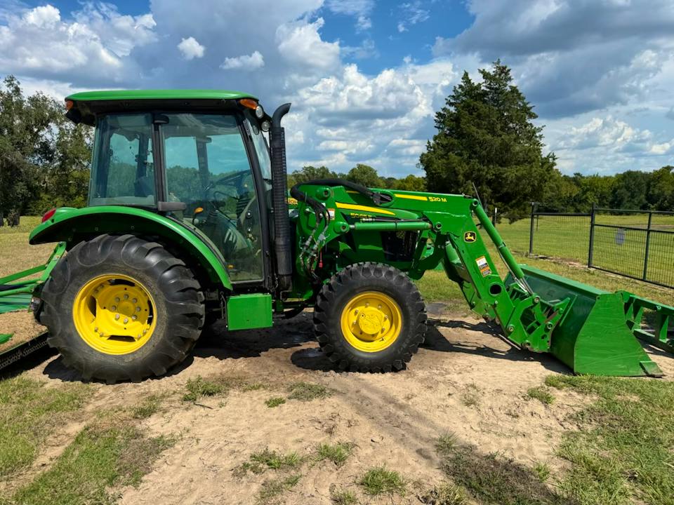 John Deere 5065E