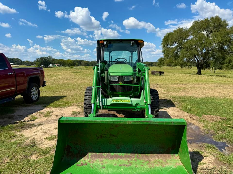 John Deere 5065E