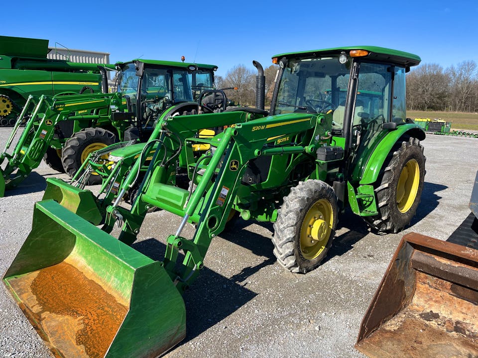 John Deere 5075E