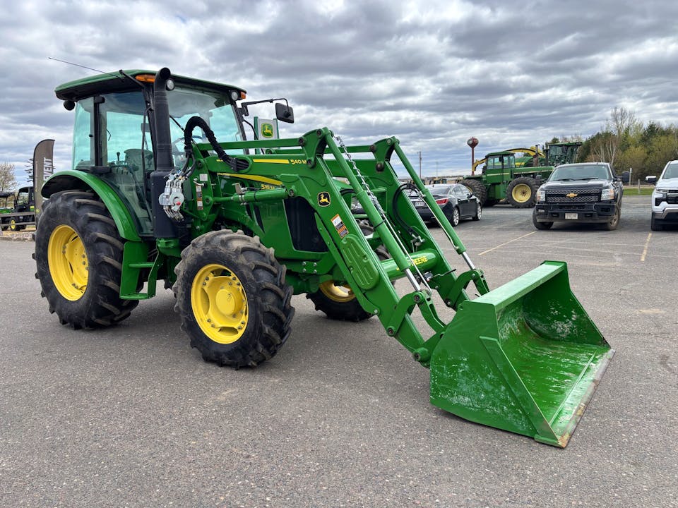 John Deere 5115M