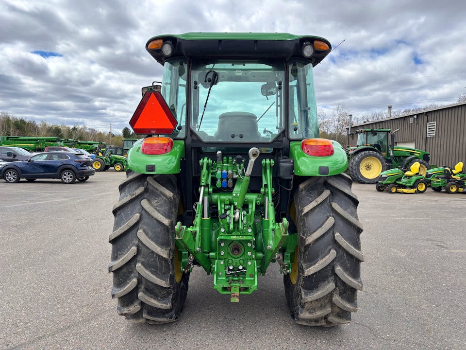John Deere 5115M