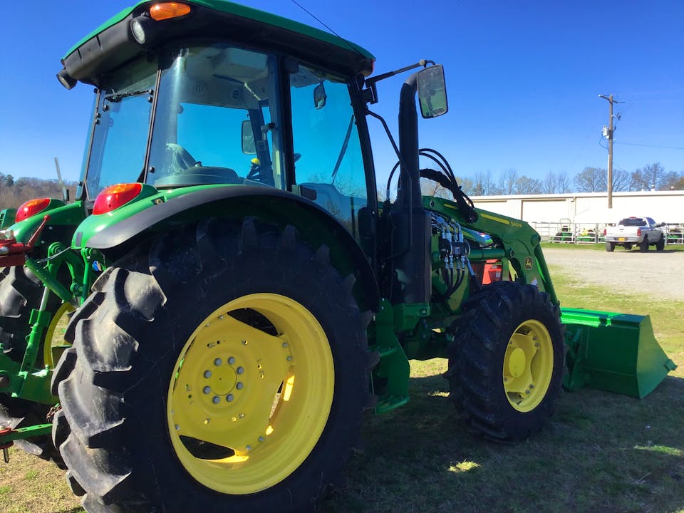 John Deere 5115M
