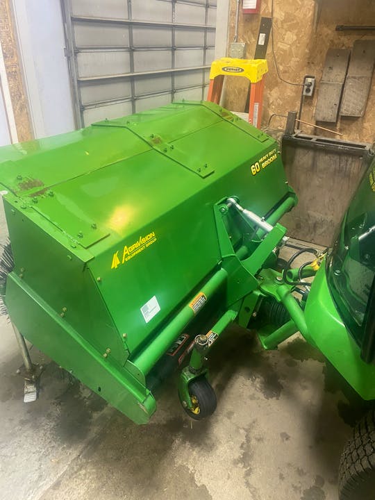 John Deere 60" Heavy-Duty Rotary Broom
