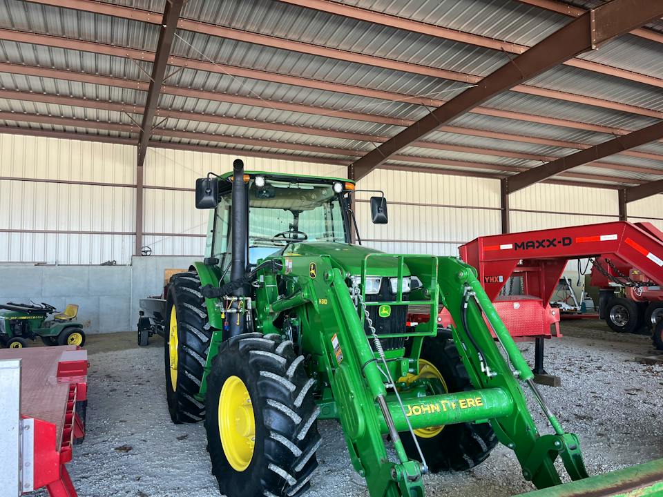 John Deere 6105E