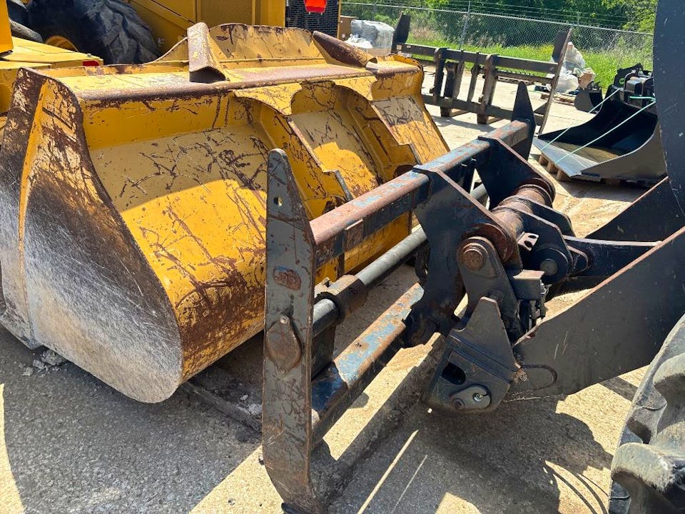 John Deere 624L