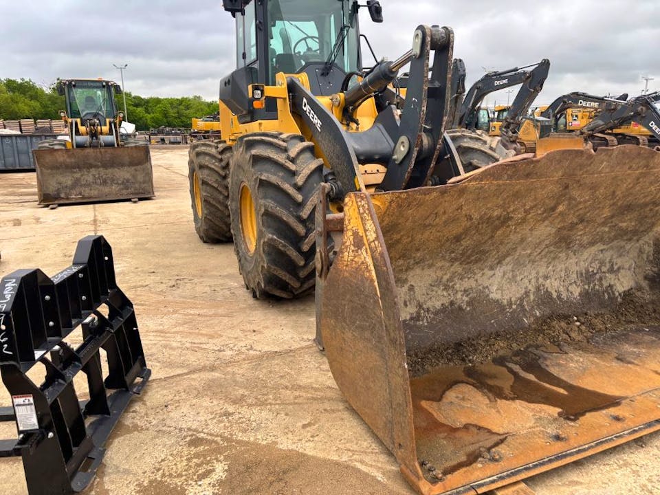 John Deere 624L