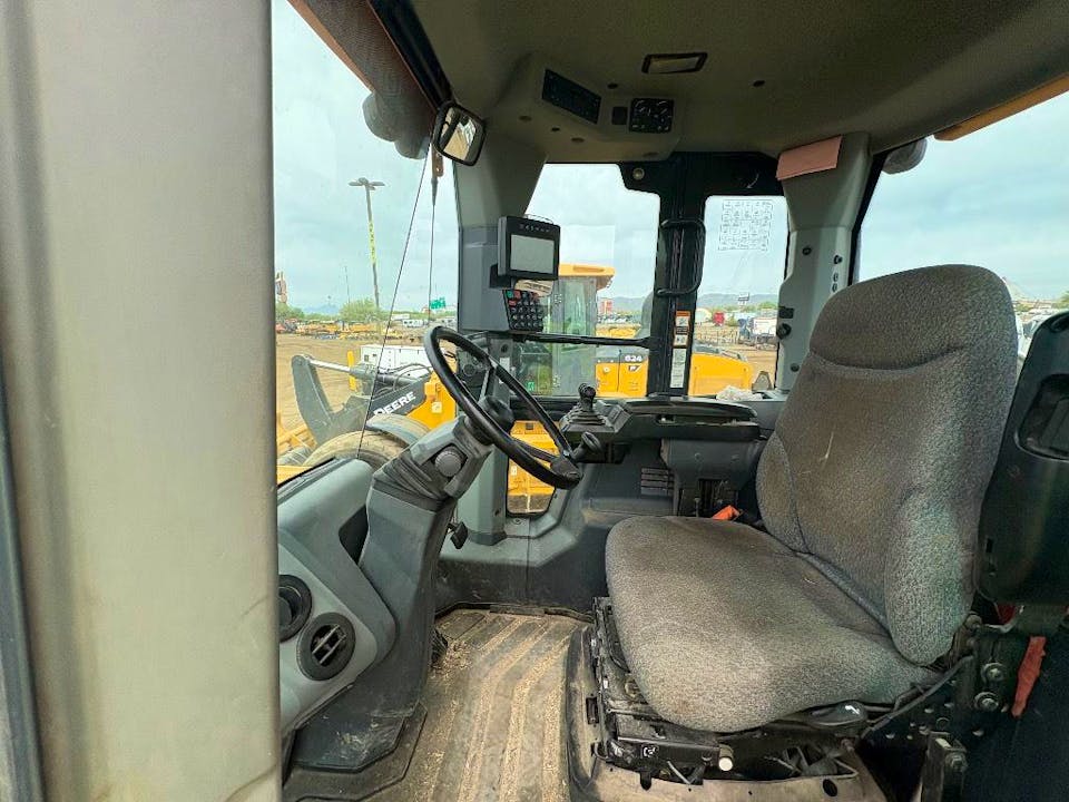 John Deere 624L