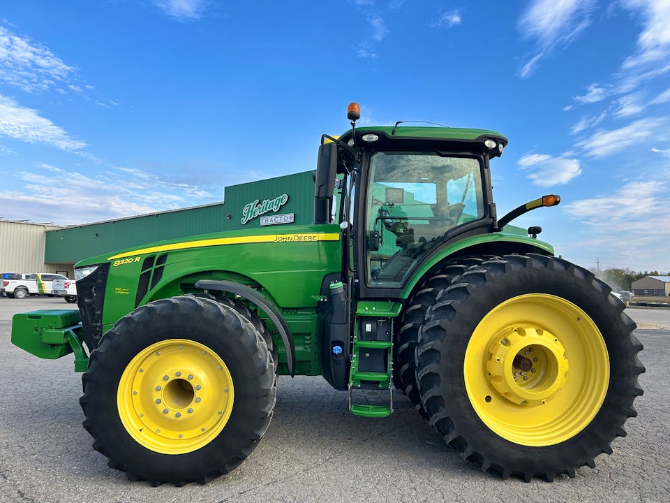 John Deere 8320R