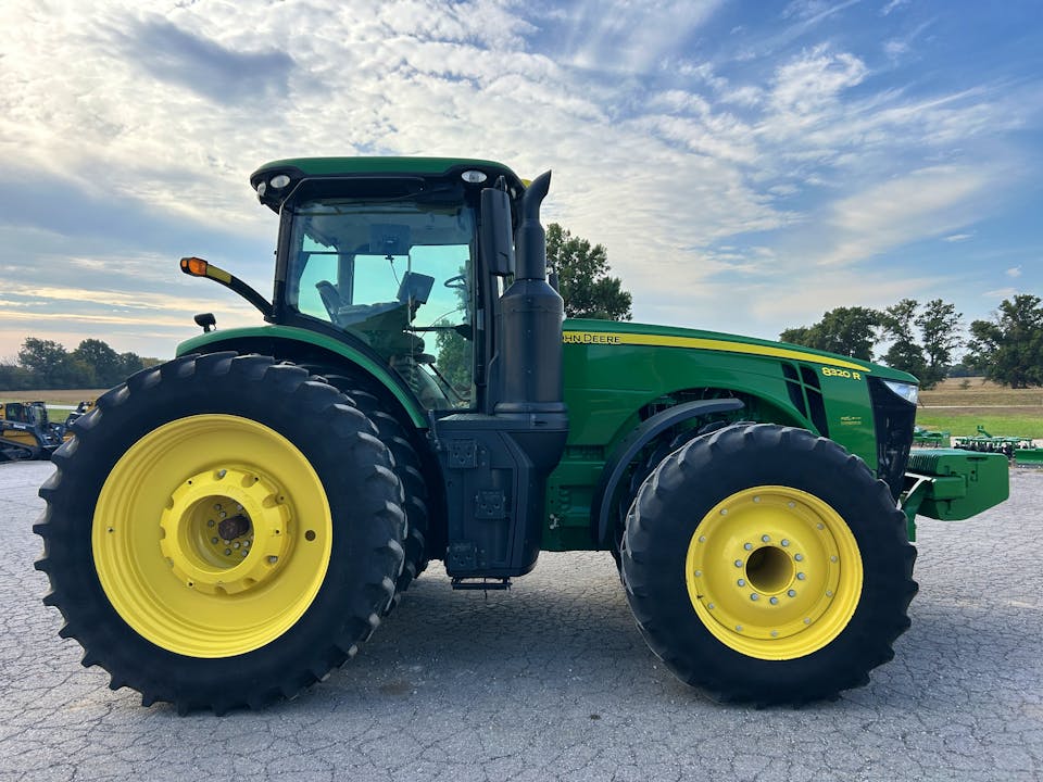 John Deere 8320R