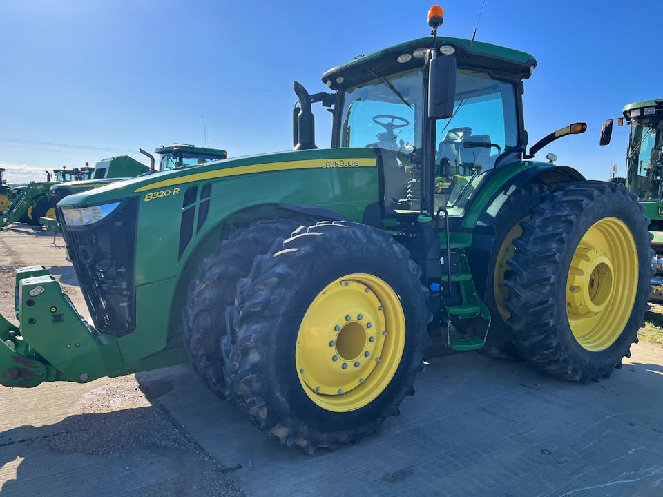 John Deere 8320R