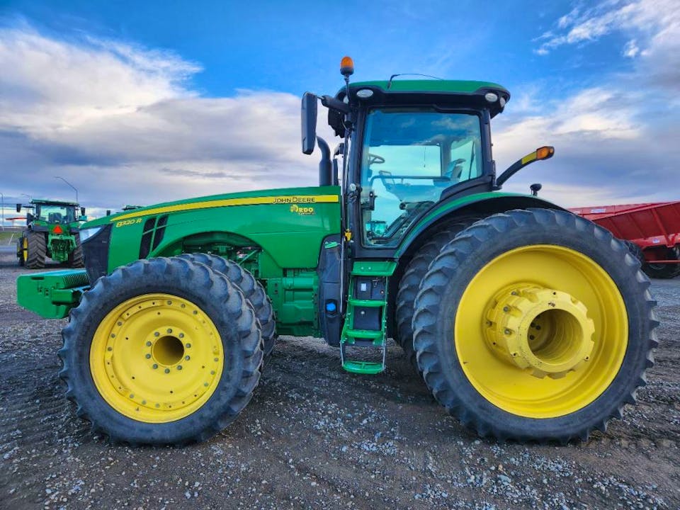 John Deere 8320R