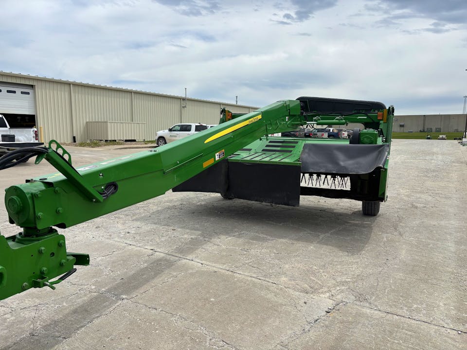 John Deere 835