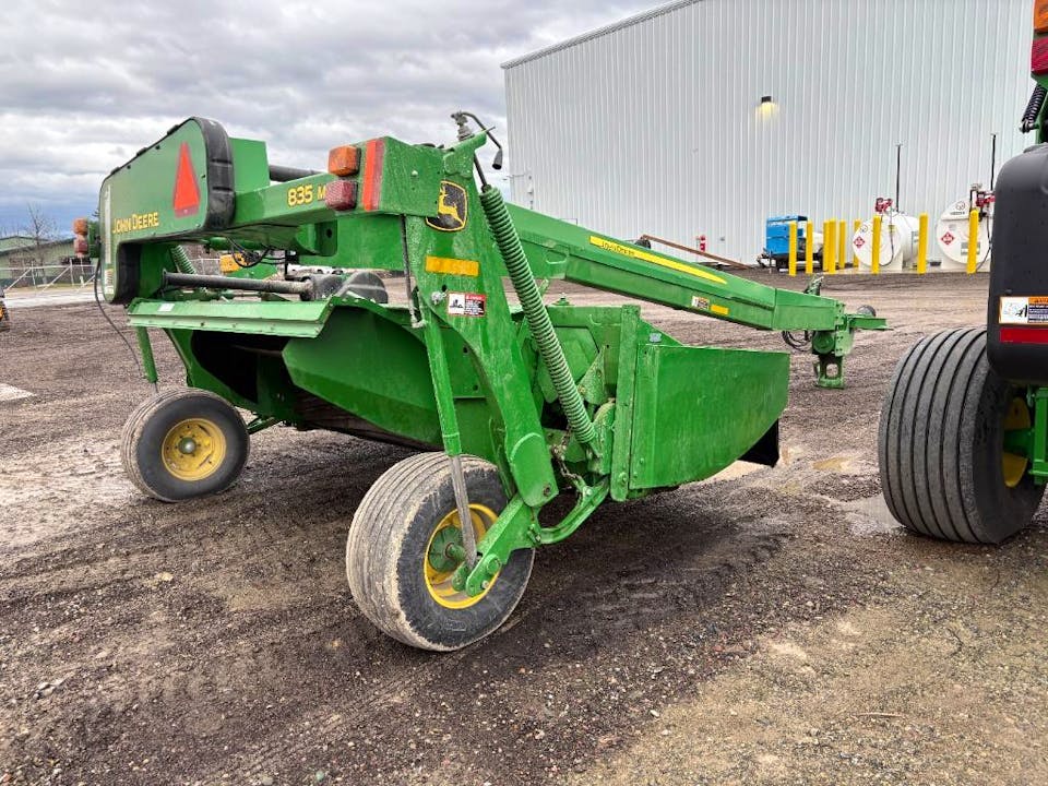 John Deere 835