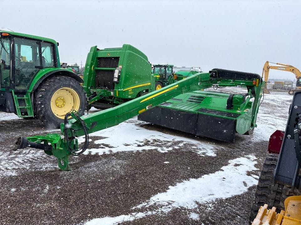 John Deere 835