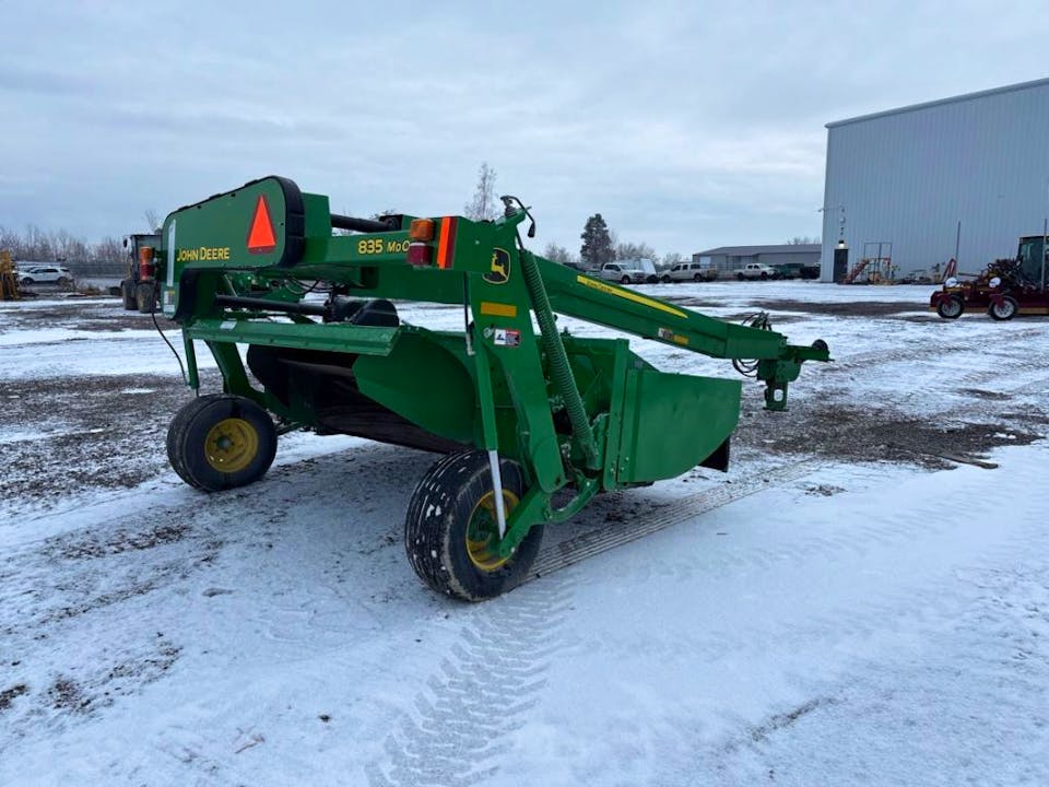 John Deere 835
