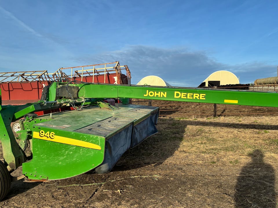 John Deere 946