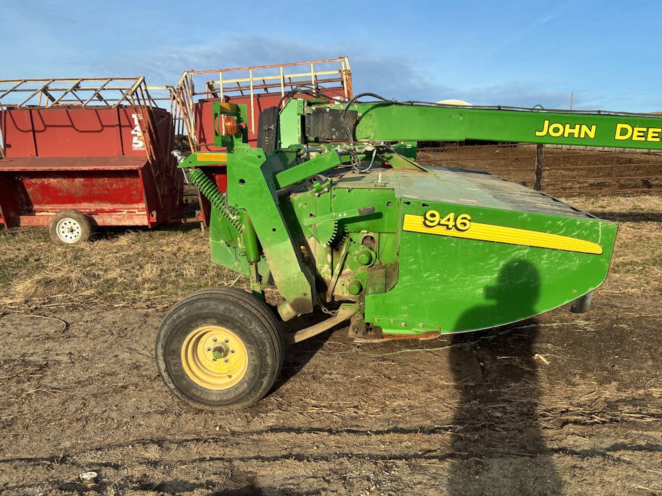 John Deere 946