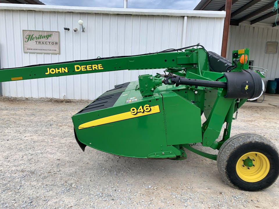 John Deere 946