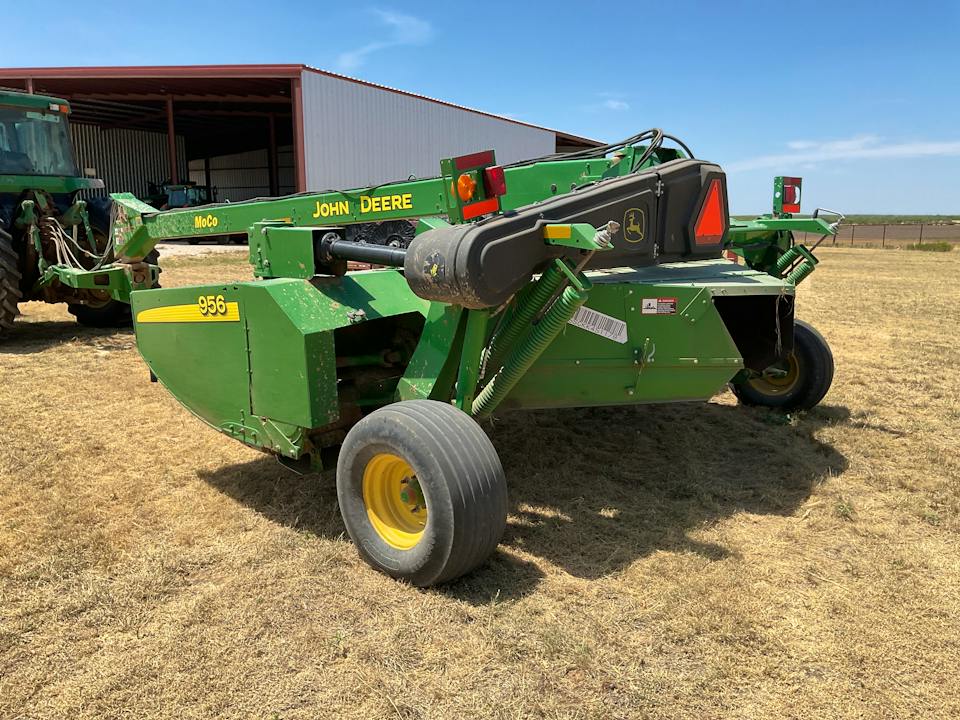 John Deere 956
