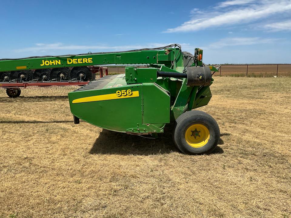 John Deere 956