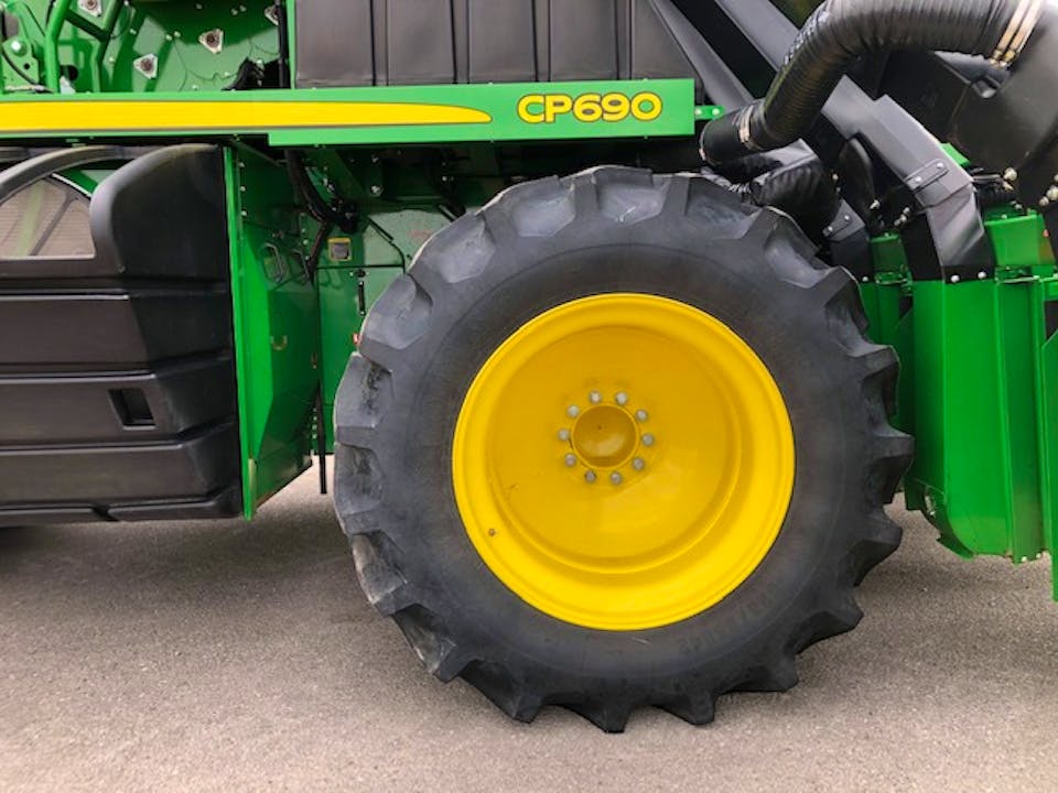 John Deere CP690