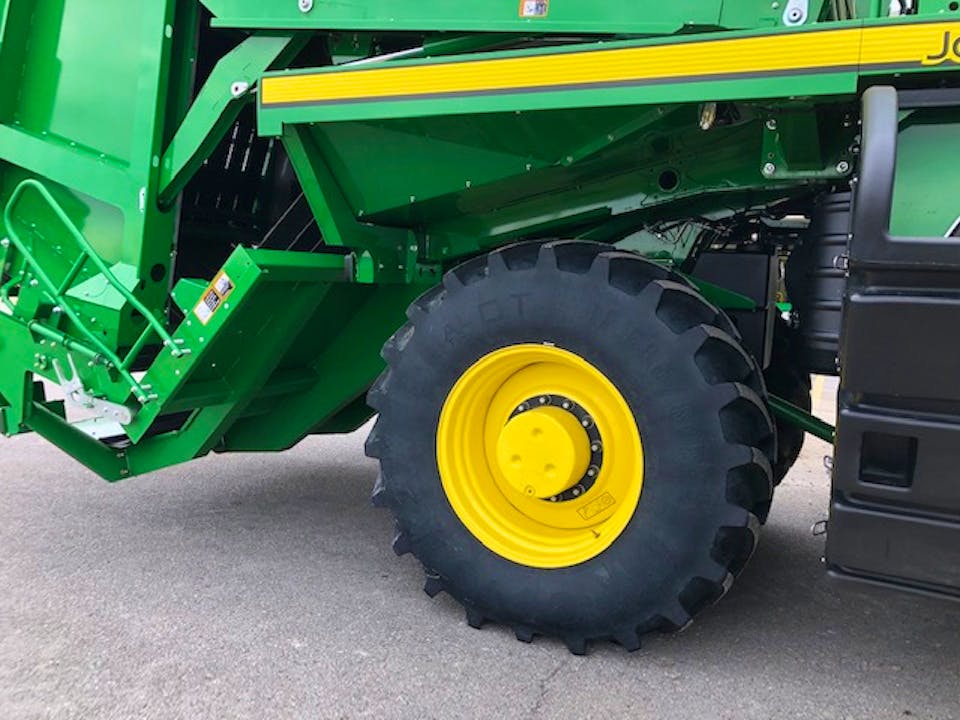 John Deere CP690