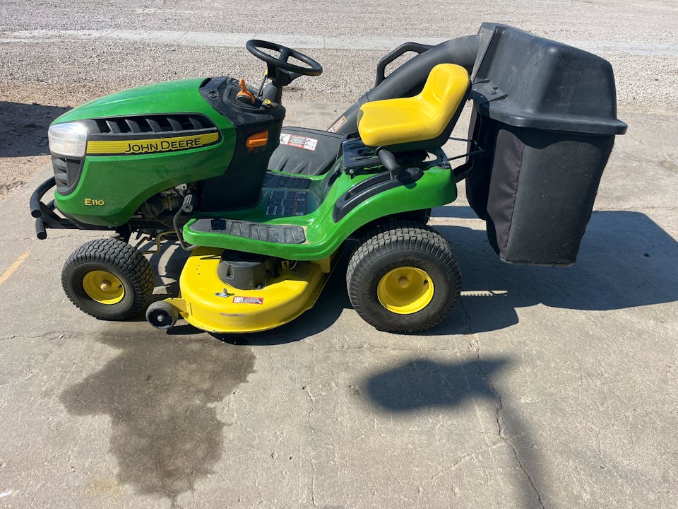 John Deere E110
