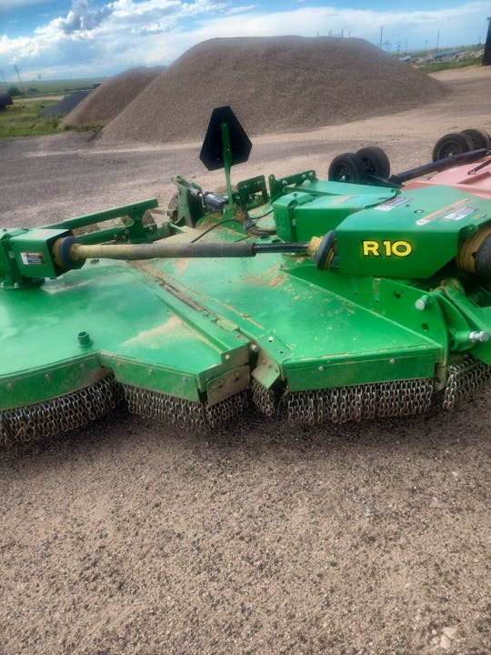 John Deere R10