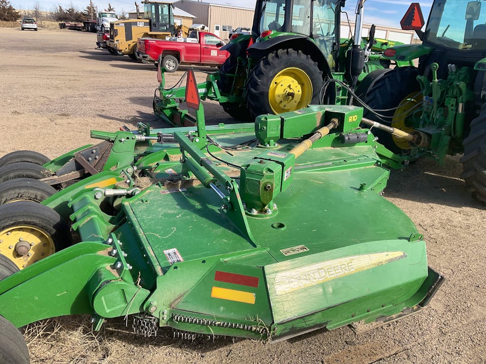 John Deere R10