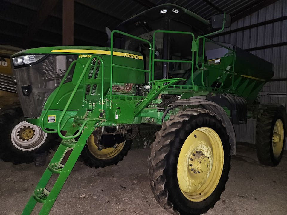 John Deere R4038