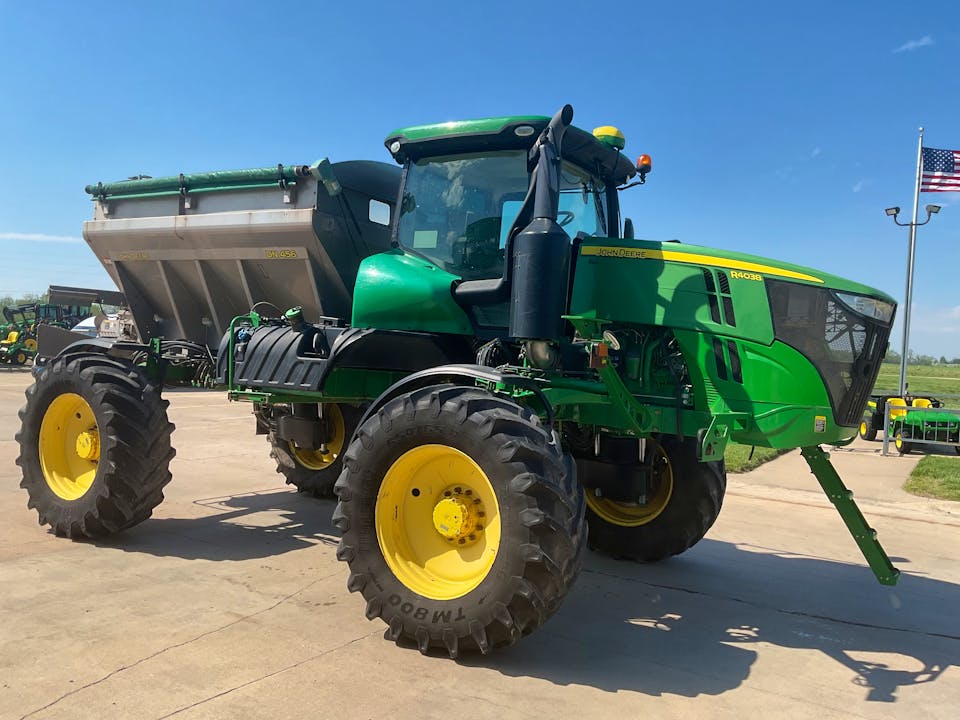 John Deere R4038
