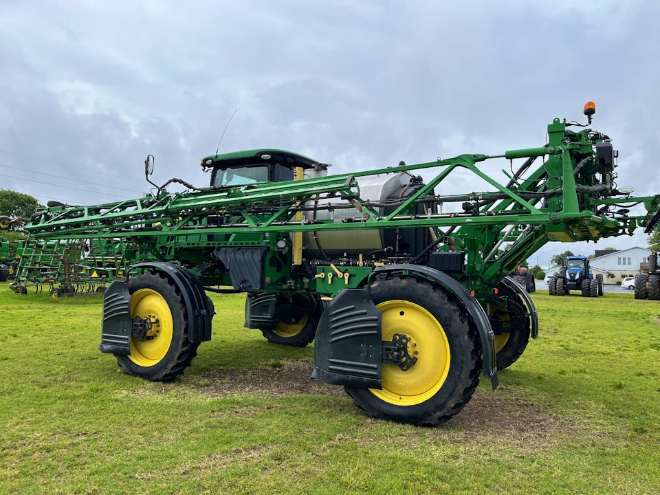 John Deere R4038