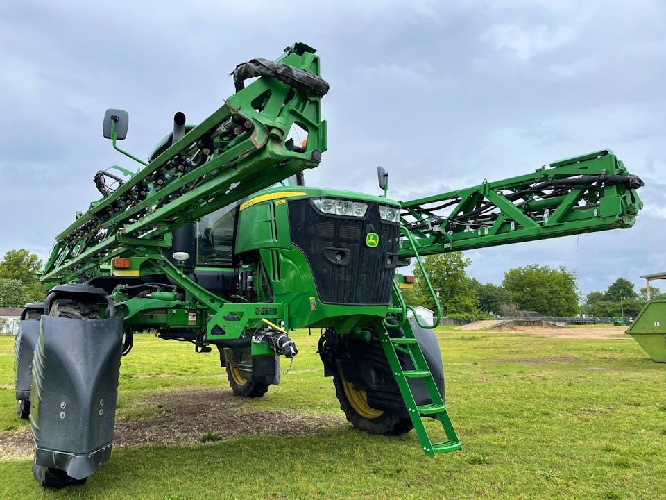 John Deere R4038