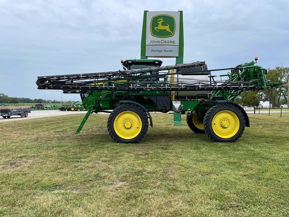 John Deere R4044