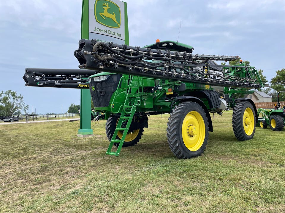 John Deere R4044