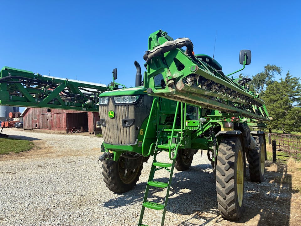 John Deere R4044