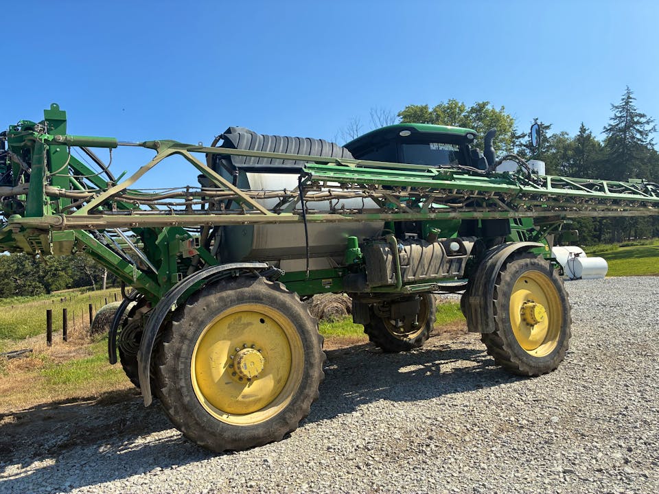 John Deere R4044