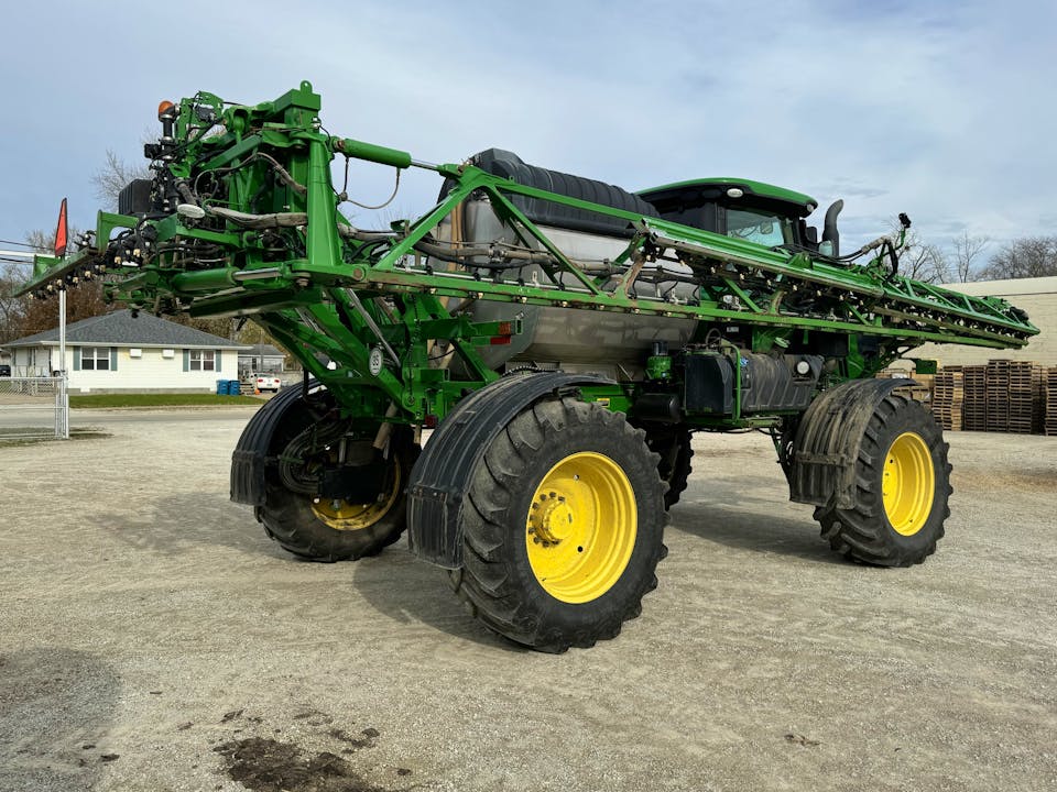 John Deere R4044