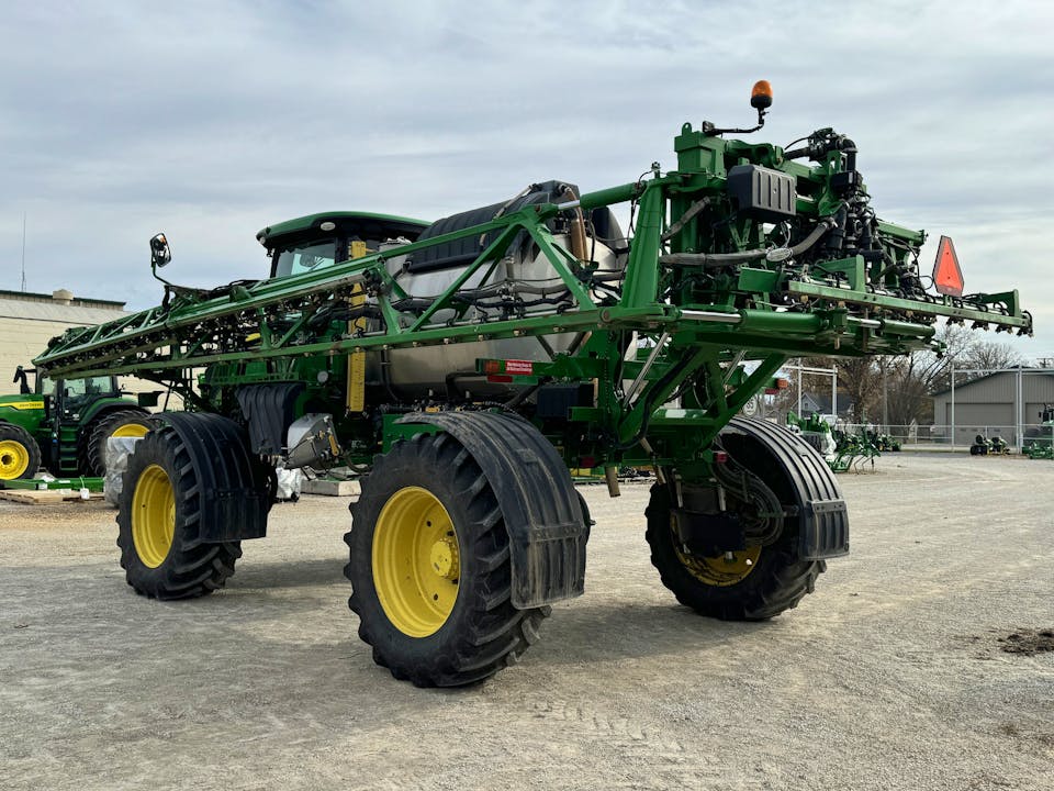 John Deere R4044