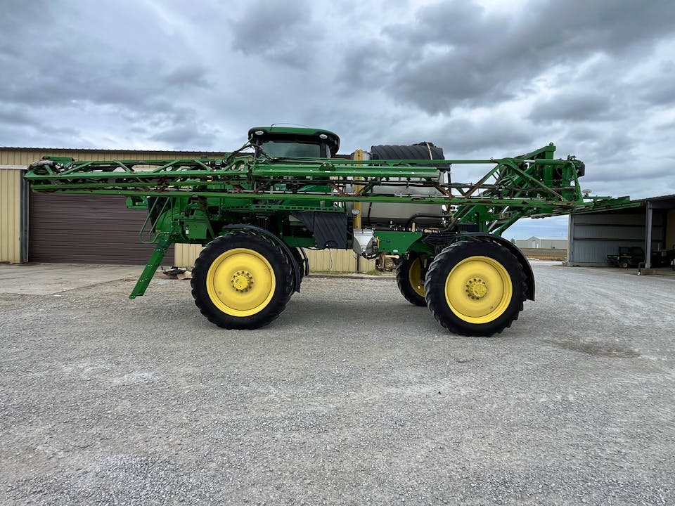 John Deere R4044
