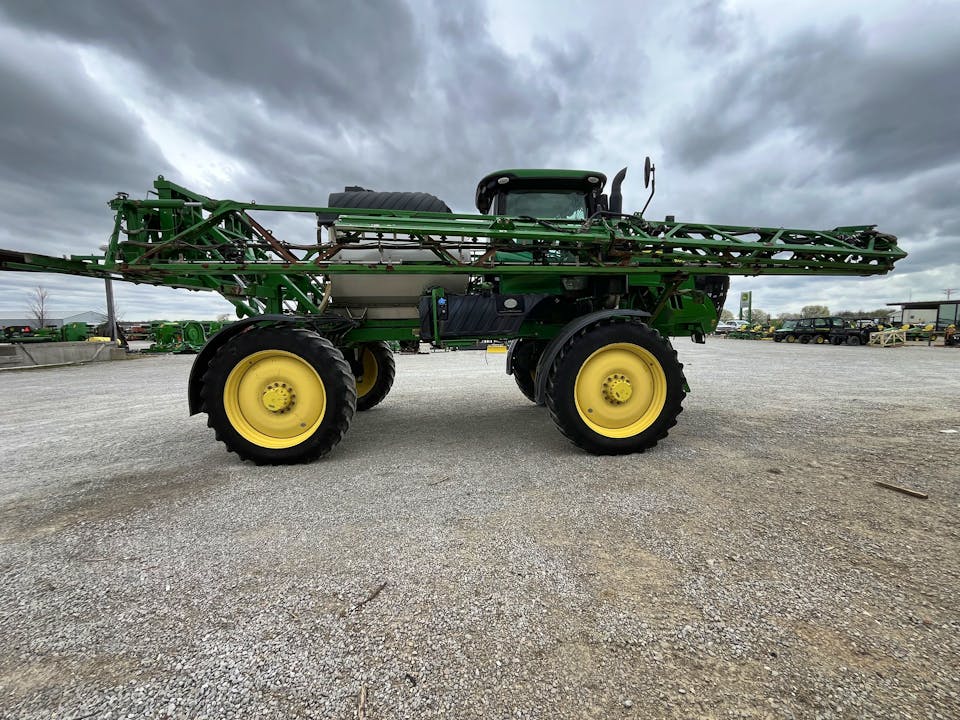 John Deere R4044