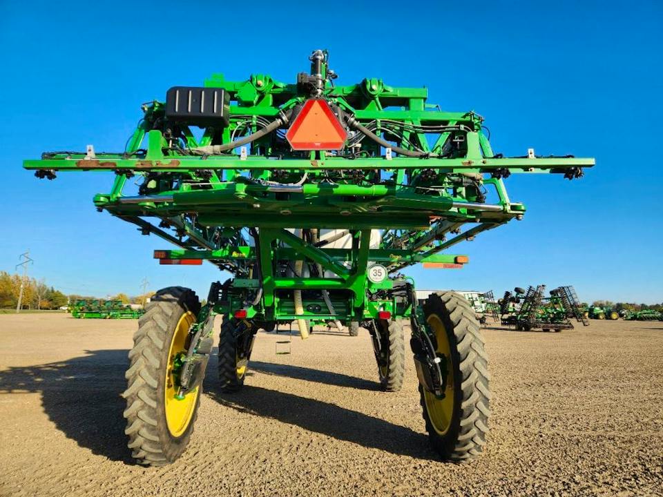 John Deere R4044