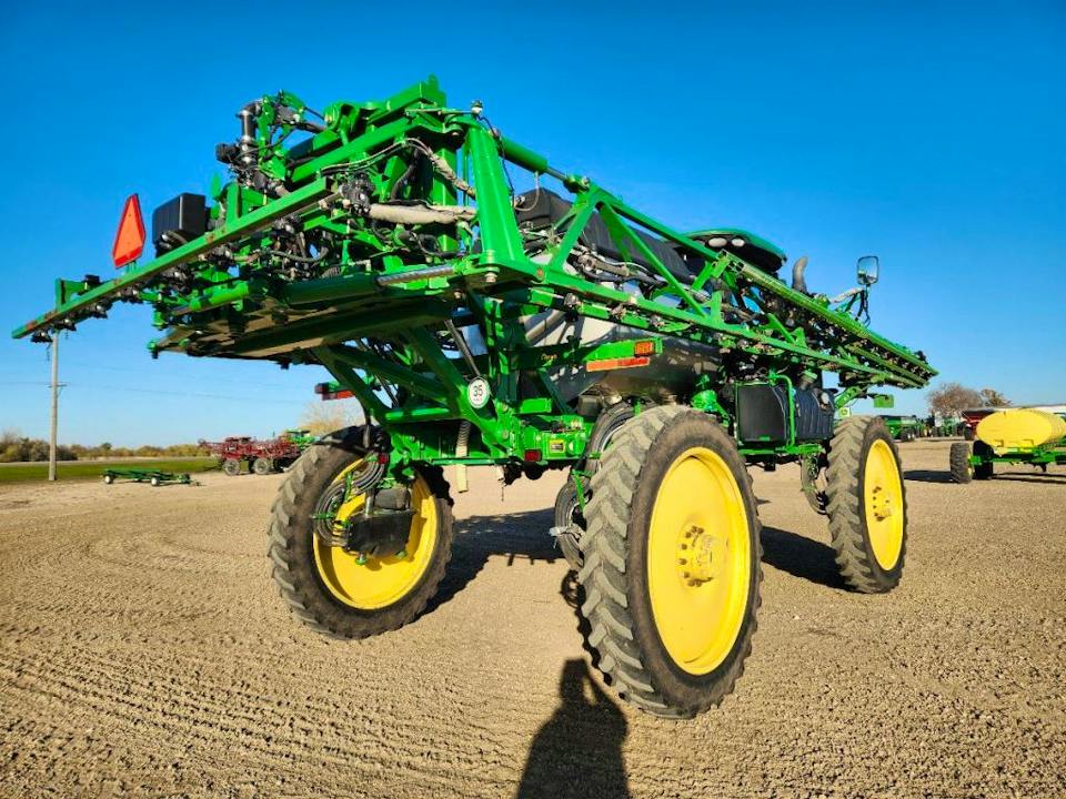 John Deere R4044