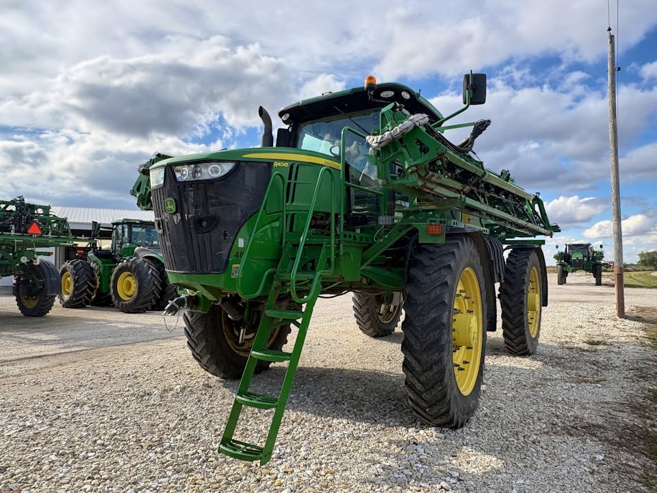 John Deere R4045