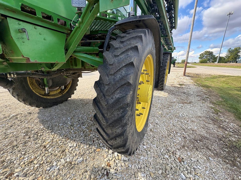 John Deere R4045