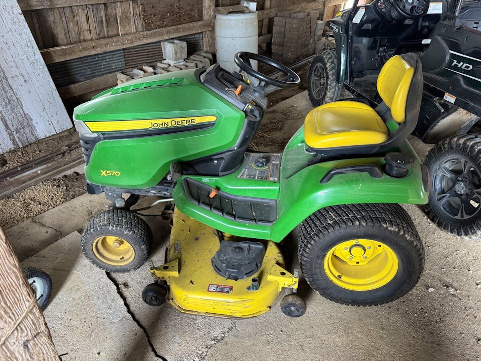 John Deere X570